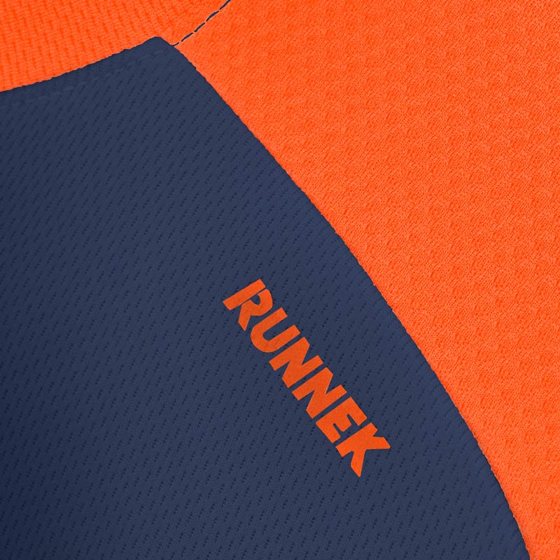 Camiseta Tecnica Runnek Score Naranja Fluor Detalle